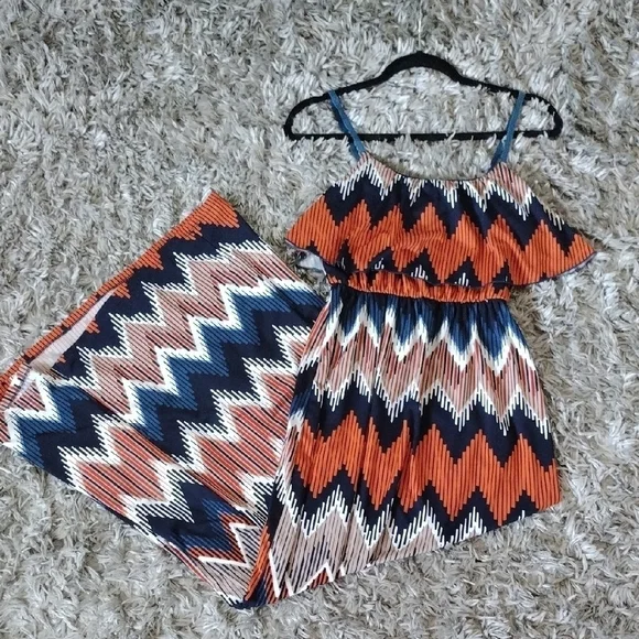 Chevron Patterned Maxi Dress - Picture 2 of 9